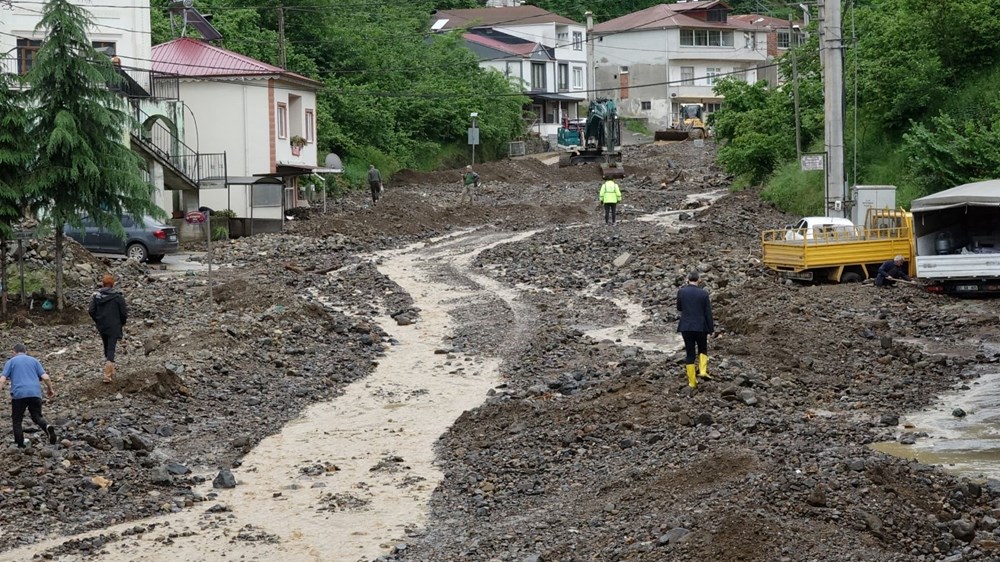 Trabzon'da sel gitti, çamur kaldı: Kayıp kişi aranıyor - 3