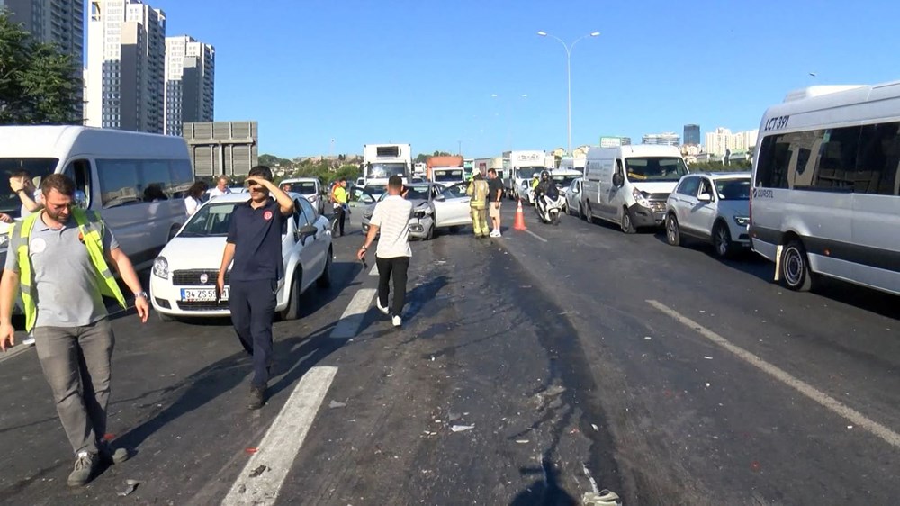 TEM Otoyolu'nda 15 araç birbirine girdi: Yaralılar var - 6