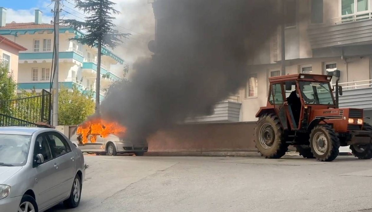 Otomobili ateşe verdi