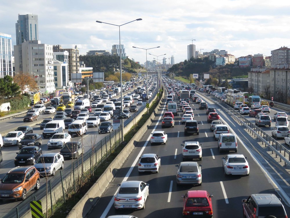 Hafta sonu kısıtlaması öncesi İstanbul trafiği kilit - 2