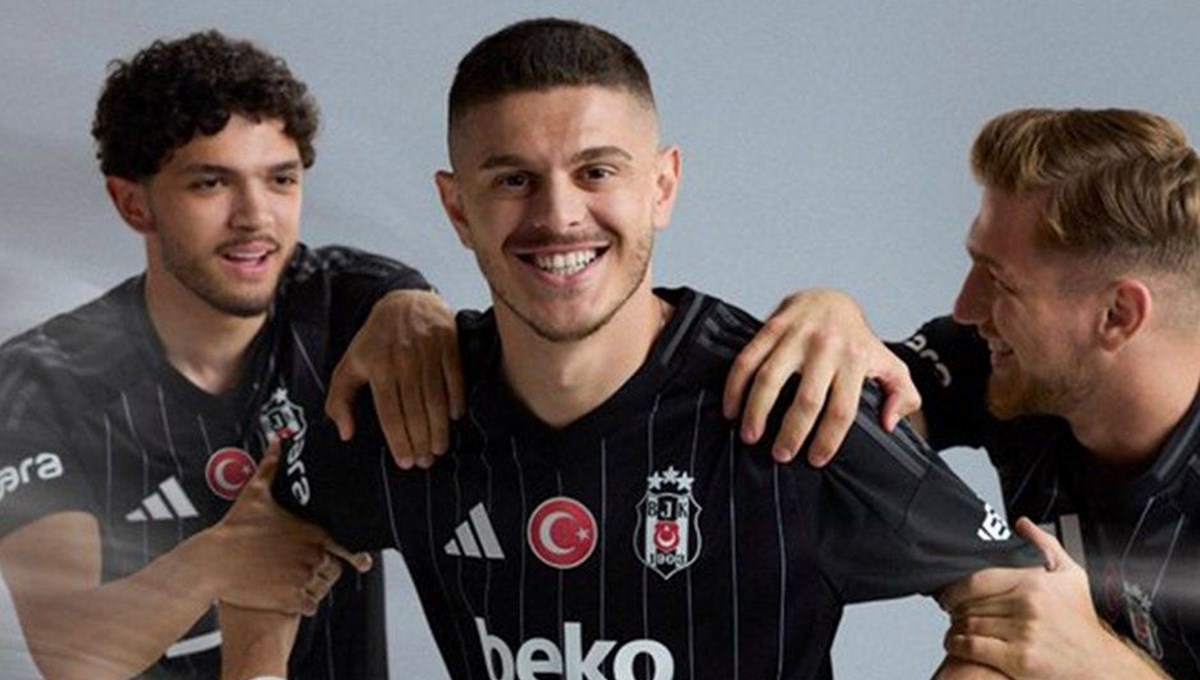 Beşiktaş yeni sezonun deplasman formasını tanıttı Beşiktaş yeni sezonun deplasman formasını tanıttı