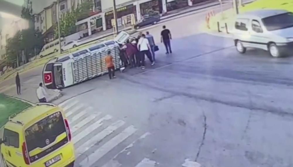 Tarım işçilerini taşıyan minibüs devrildi, 13 kişi yaralandı - 3