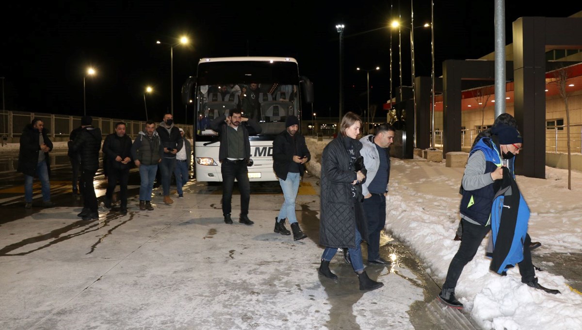 Bakan Çavuşoğlu: Ukrayna'dan 2 bin 163 kişi daha tahliye için yola çıktı