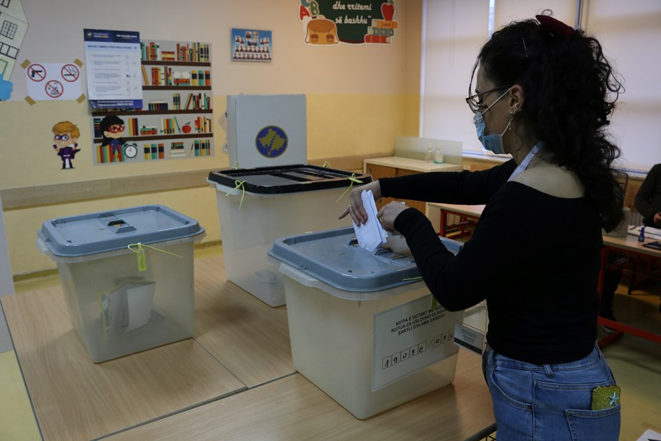 Kuzey Makedonya ve Kosova'da halk yerel seçim için sandık başında - 1