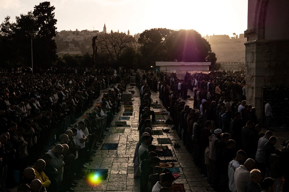 İşgal altında bayram: Mescid-i Aksa'daki namaza 120 bin Filistinli katıldı - 2