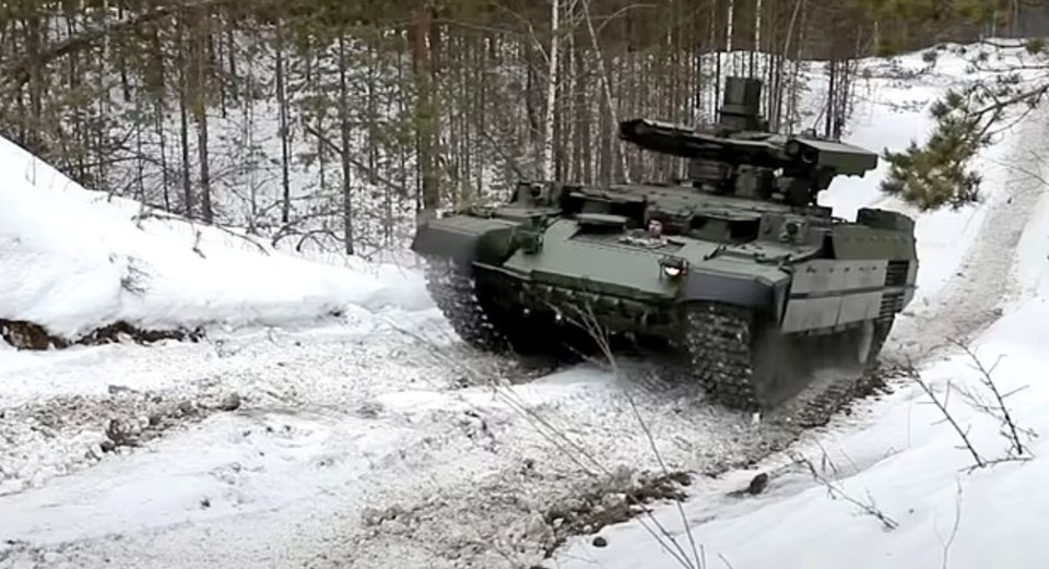 Rus Tank Destek Muharebe Aracı BMPT Terminatör, Ukrayna'da konuşlanmadan önce denemelerden geçerken görüntülendi.