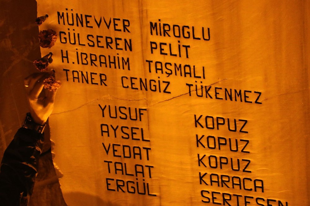 17 Ağustos depreminin 21. yılı: Hayatını kaybedenler törenle anıldı - 24