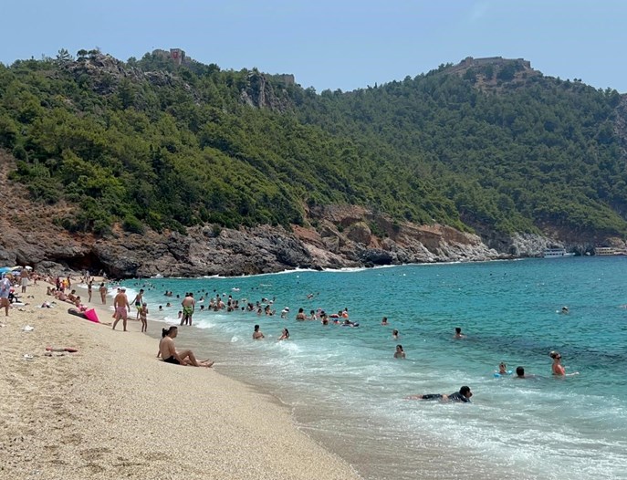 31 derecede deniz ve güneşin tadını çıkardılar: Kleopatra Plajı doldu