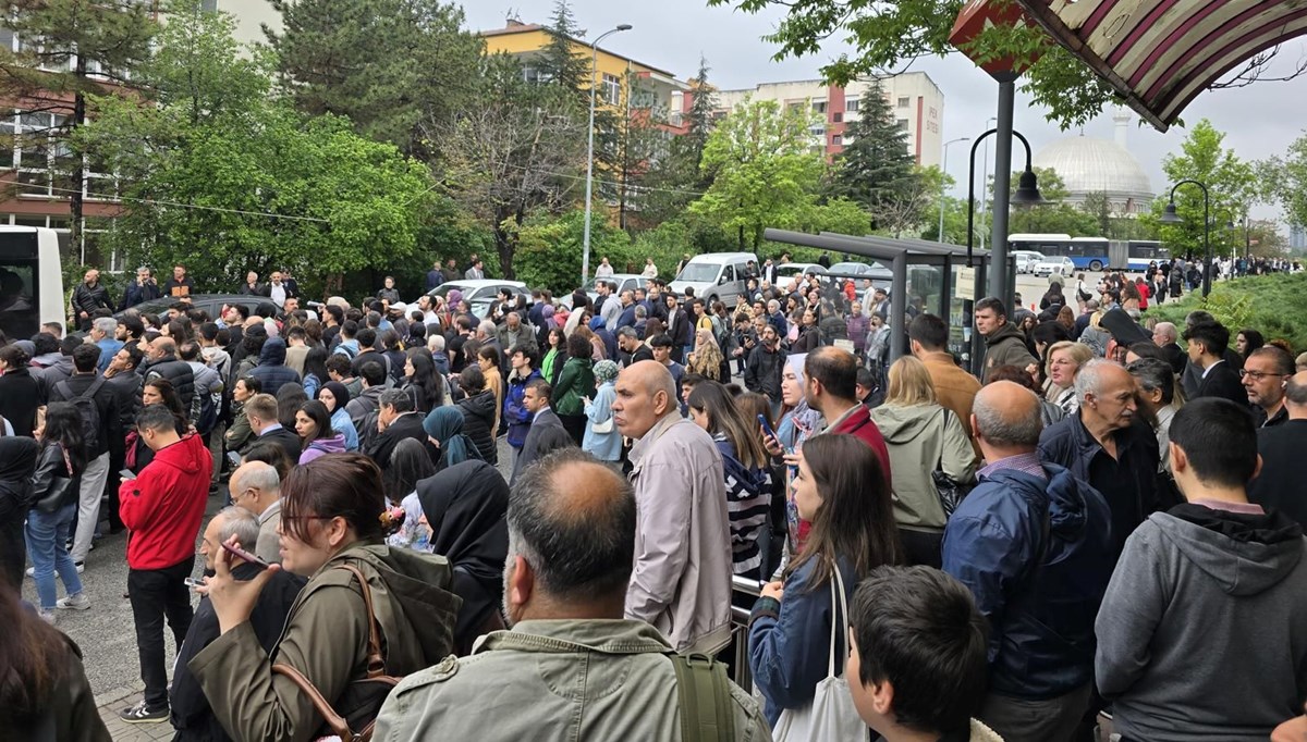 Sağanağın vurduğu Ankara'da metro istasyonlarında aksama