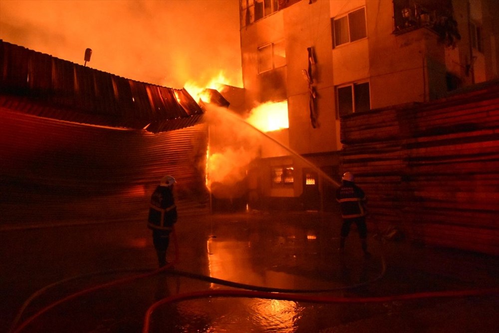 Adana�da mobilya atölyesinde yangın NTV Adana�da mobilya atölyesinde yangın NTV