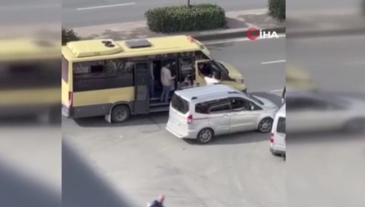 Esenyurt'ta yol verme kavgası Esenyurt'ta yol verme kavgası