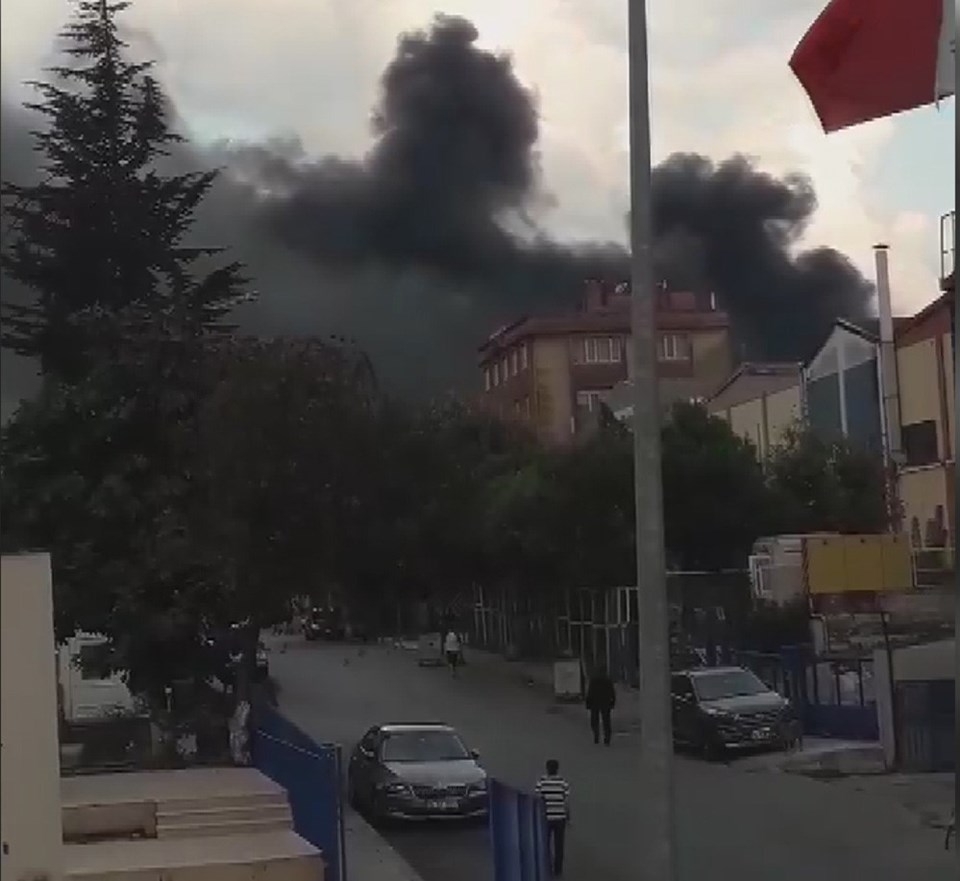 SON DAKİKA: Beylikdüzü'de fabrika yangını - 1