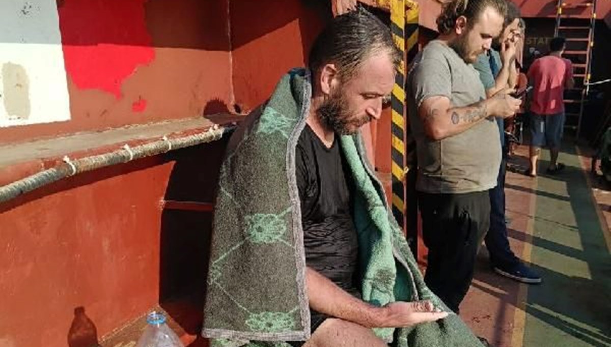 Seyir halindeki gemiden denize düşen kaptan 20 saat sonra kurtarıldı Seyir halindeki gemiden denize düşen kaptan 20 saat sonra kurtarıldı