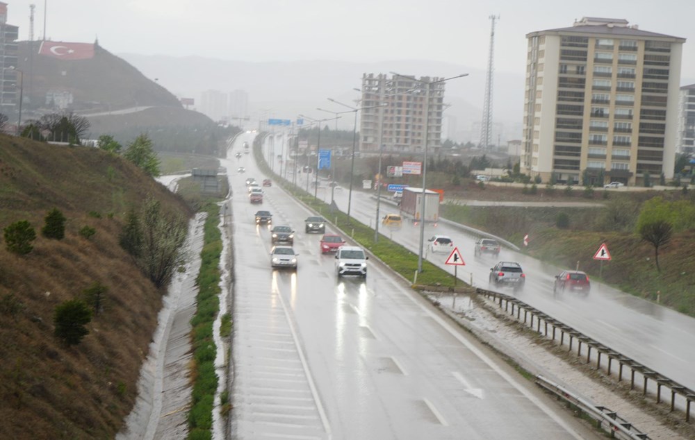 43 İlde Sağanak Alarmı: Seyahat Edenlere Kritik Uyarı 74