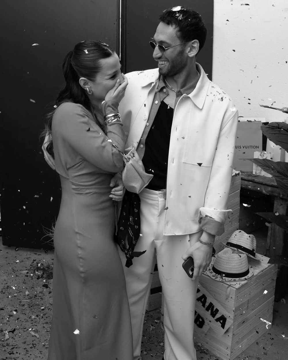 Hakan Çalhanoğlu'ndan eşine sürpriz doğum günü partisi - 5