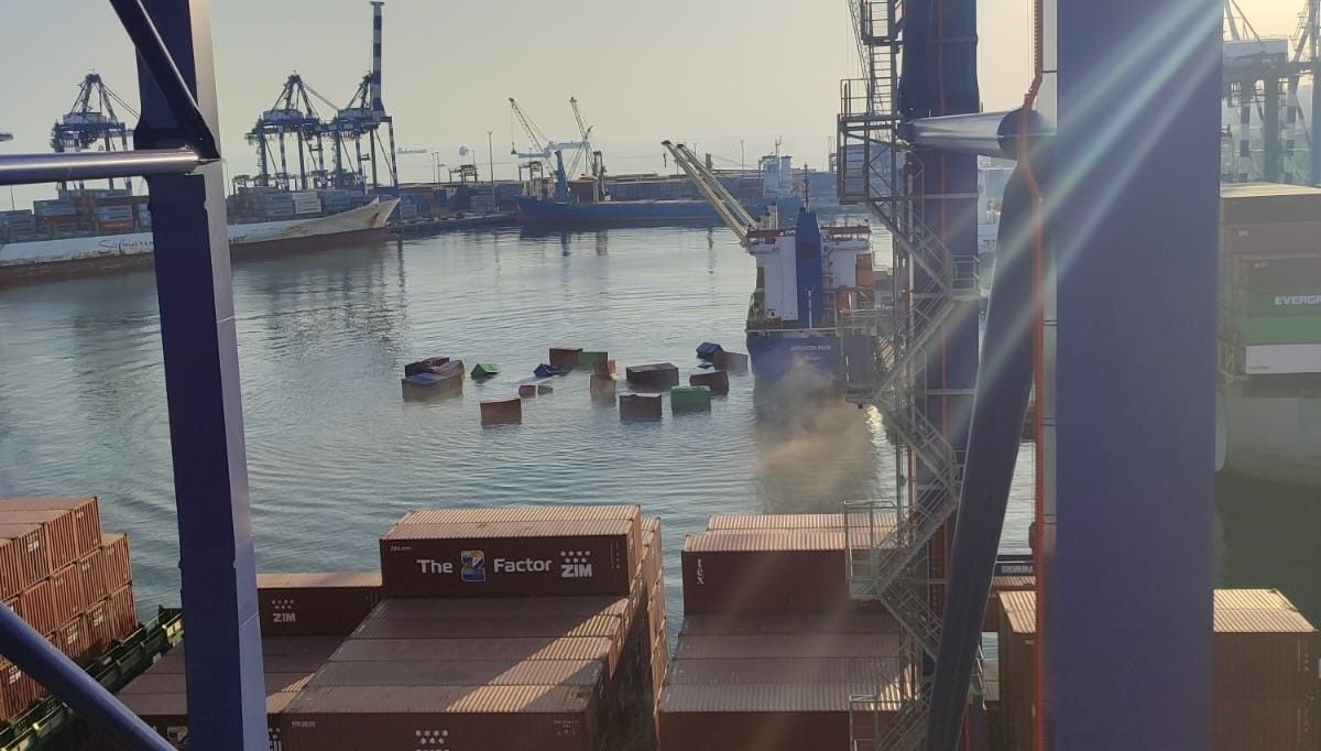 Ambarlı Limanı’nda konteynerler denize düştü, liman kapandı