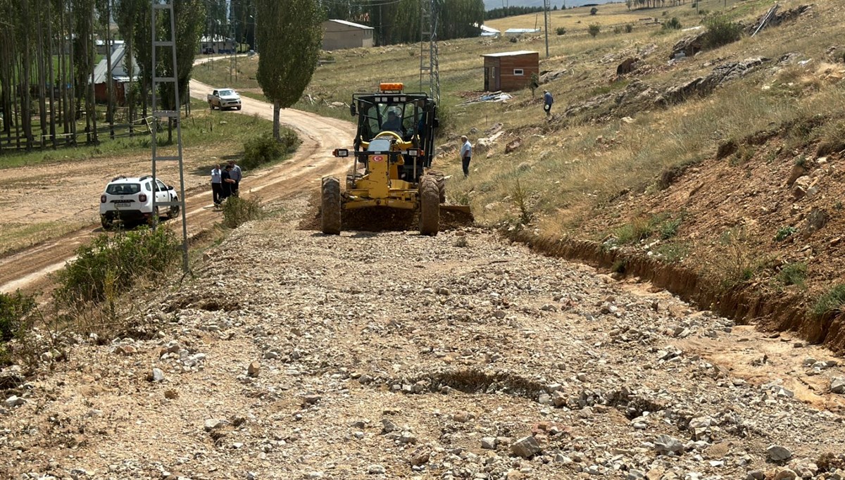 Bayburt'ta sağanak nedeniyle 4 köy yolunda hasar oluştu