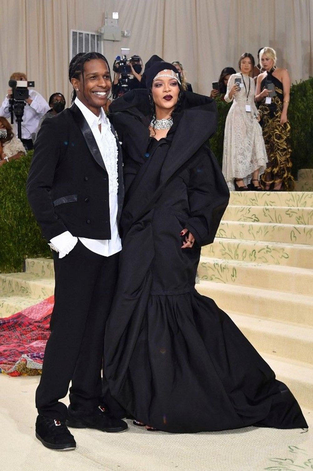 Met Gala 2022’de Rihanna yoktu ama heykeli vardı - 4