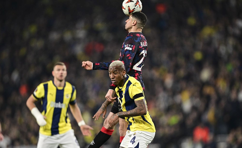 Spor Yazarları Fenerbahçe-Rangers Hezimeti İçin Alarm Zilini Çalıyor: "Tam Anlamıyla Teknik Direktörlük Fiyaskosu!" 76 lEBKGbmo10mnt2fwSZp9Lw