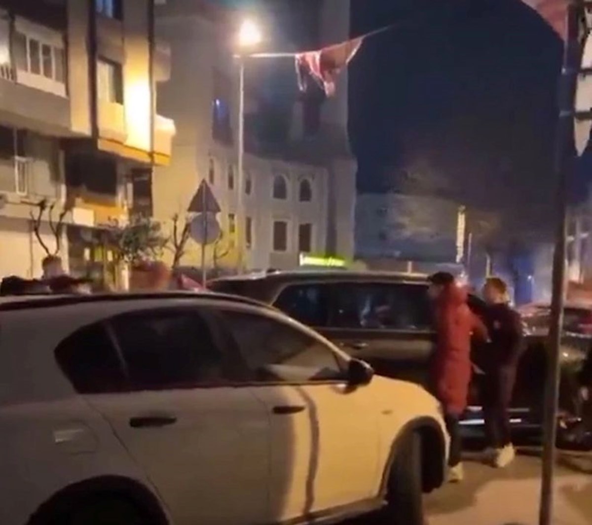 Galatasaraylı Kerem Aktürkoğlu’nun önünü kesenler suç makinesi çıktı: 4 kişi gözaltında