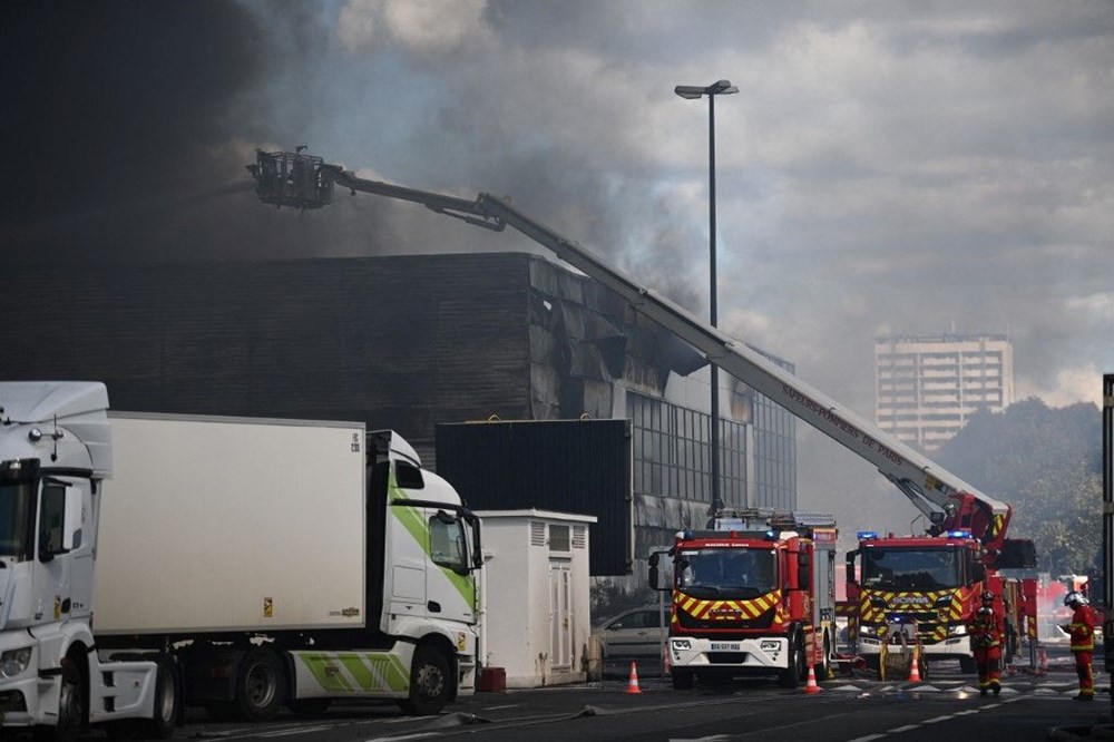 Paris'te bulunan dünyanın en büyük gıda pazarında yangın - 17