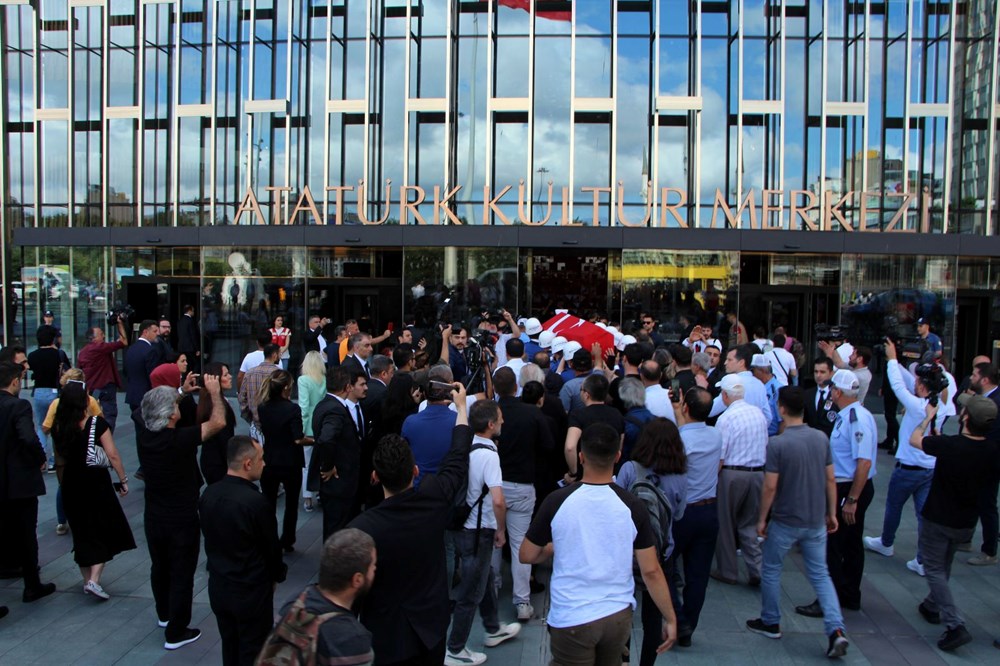 Cüneyt Arkın'ı binlerce kişi gözyaşlarıyla uğurladı - 31