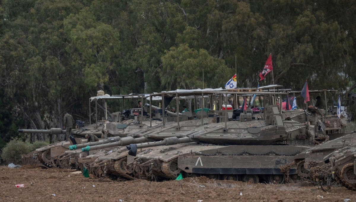 Gazze’de korkutan hareketlilik: İsrail uçakları alçaktan uçuyor, Filistinliler erzak stokluyor Gazze’de korkutan hareketlilik: İsrail uçakları alçaktan uçuyor, Filistinliler erzak stokluyor
