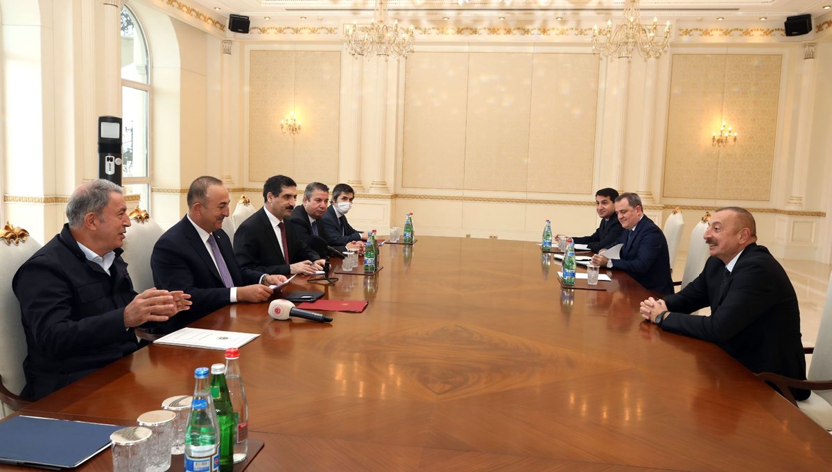 Bakanlar Çavuşoğlu ve Akar, Bakü'de Aliyev'le görüştü