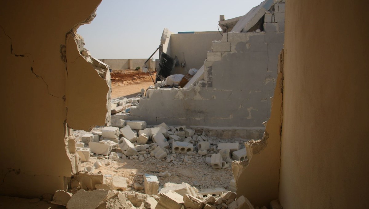 Afrin'deki briket evlere roketli saldırı: 3 sivil yaralandı Afrin'deki briket evlere roketli saldırı: 3 sivil yaralandı
