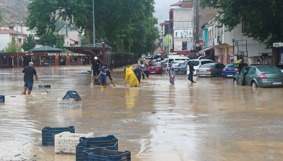 Kayseri'yi sağanak ve dolu vurdu