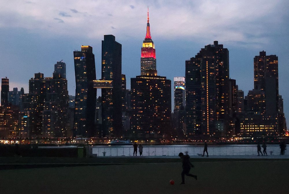 Empire State binası depremzedeler için kırmızı beyaz renklerle ışıklandırıldı - 2