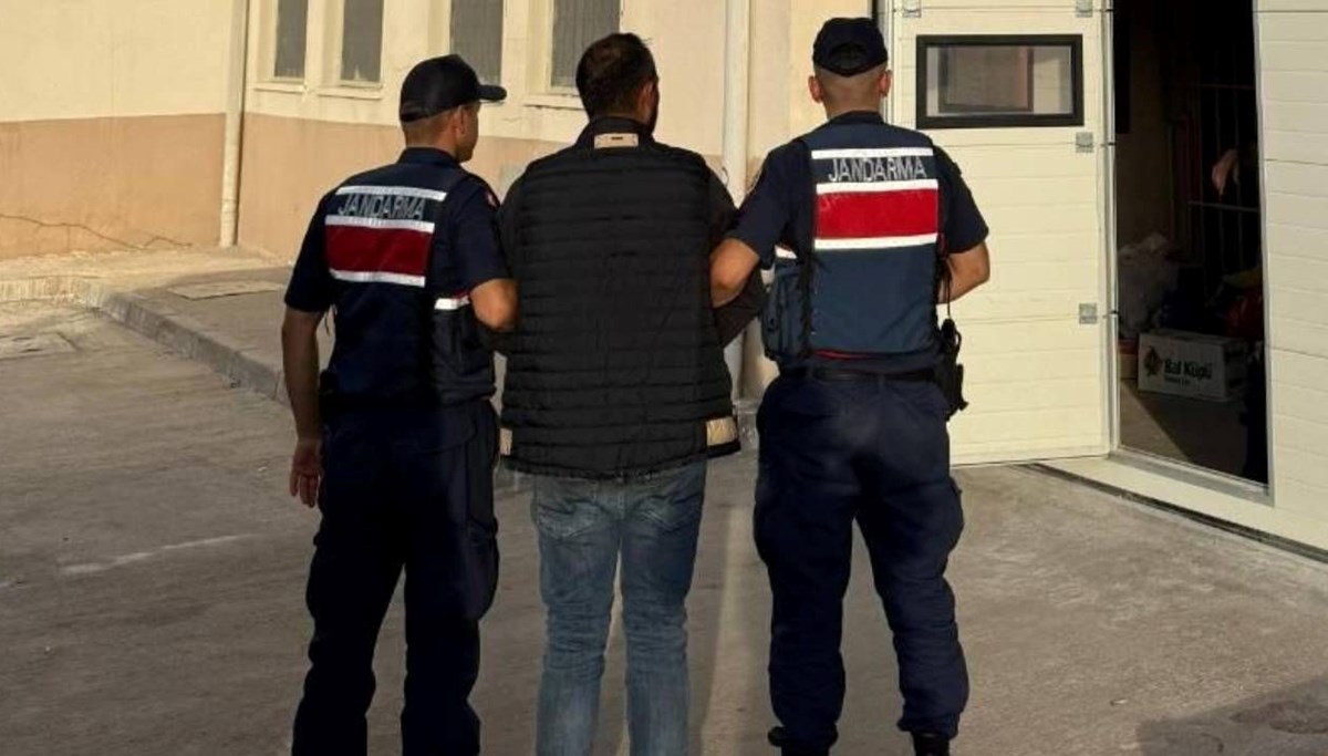 Anne ve babasını öldürdü, tutuklandı