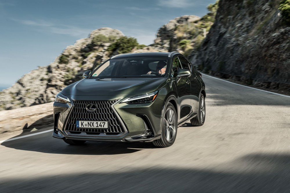 Lexus'ta yeni dönem: İlk plug-in hibrit modelini tanıttı - 2
