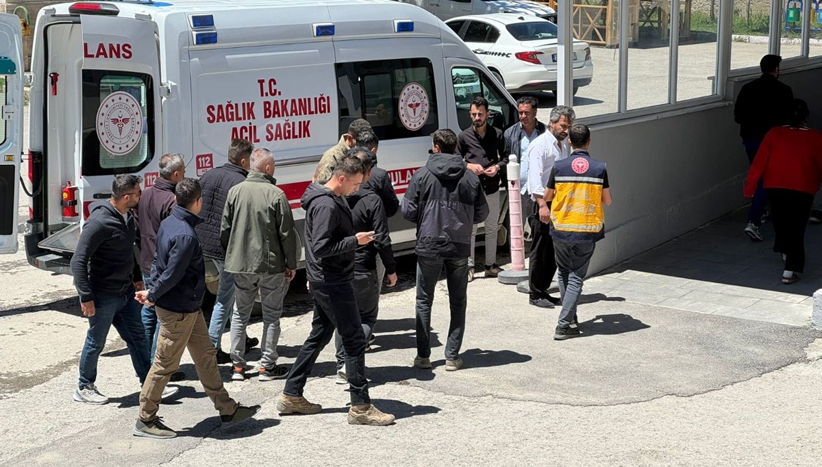 Van'da askeri araç devrildi: 11 yaralı