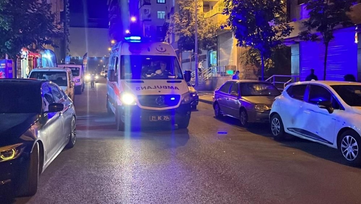 Diyarbakır’da silahlı saldırıya uğrayan motosikletli öldü Diyarbakır’da silahlı saldırıya uğrayan motosikletli öldü
