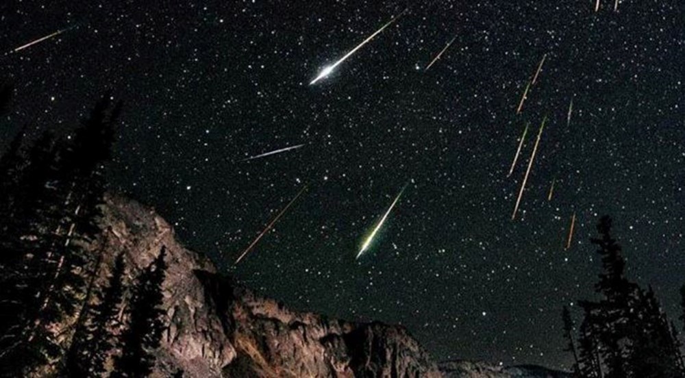 Метеоры дракониды. Пик метеорного потока геминиды. Осколки падающие звезды. Метеорный поток геминиды. Пик метеорного потока персеиды.