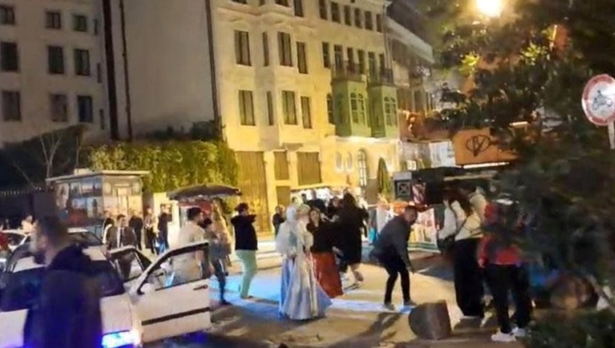 Hastaneye yolunu kesip erik dalı oynadılar Hastaneye yolunu kesip erik dalı oynadılar