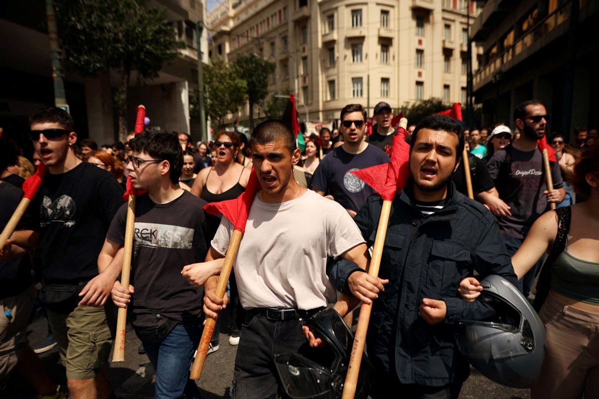 Yunanistan'da 24 saat sürecek grev hayatı durma noktasına getirdi