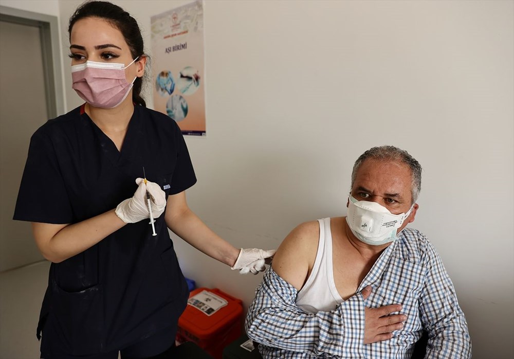 55 yaş ve üzeri vatandaşlar Covid-19'a karşı aşılanmaya başladı - 13