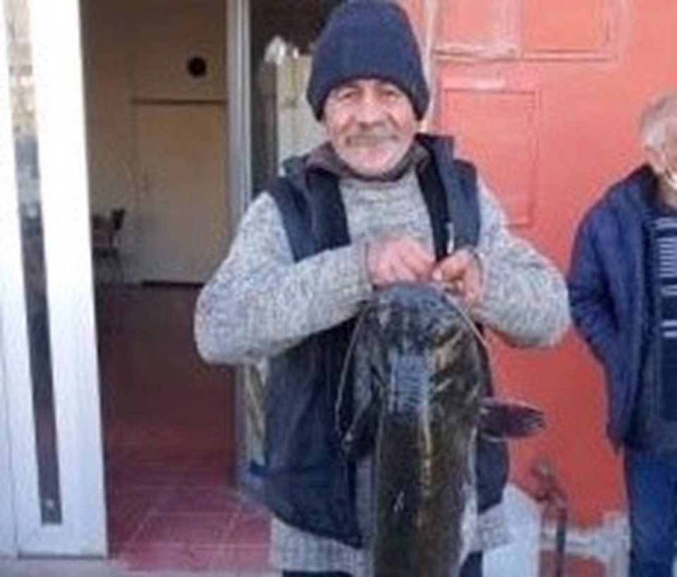 Balıkesir'de metruk binada yangın: 1 kişi ve 1 köpek öldü - 1