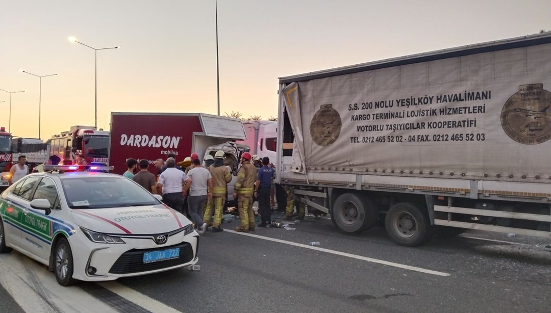 Kuzey Marmara Otoyolu'nda feci kaza: 2 TIR, bir kamyon birbirine girdi