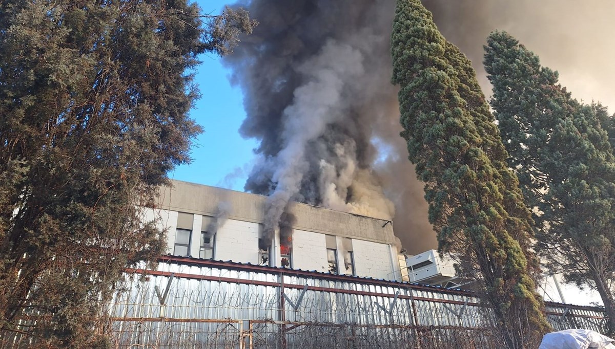Ankara'da elektronik yedek parça üretim fabrikasında yangın Ankara'da elektronik yedek parça üretim fabrikasında yangın
