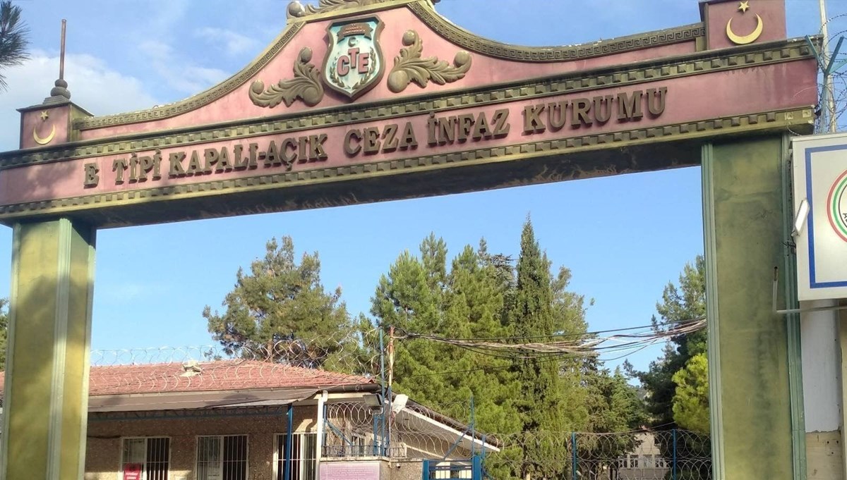 Burdur’da jandarmanın kaçakçılık ve uyuşturucu operasyonlarında 4 kişi tutuklandı Burdur’da jandarmanın kaçakçılık ve uyuşturucu operasyonlarında 4 kişi tutuklandı