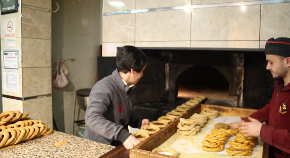 Yaptığı işle bayanlara ilhan oluyor: Simitten ekmeğe fırında her şeyi yapıyor 72 lLwi8URS kqZ7z7MD2vihQ
