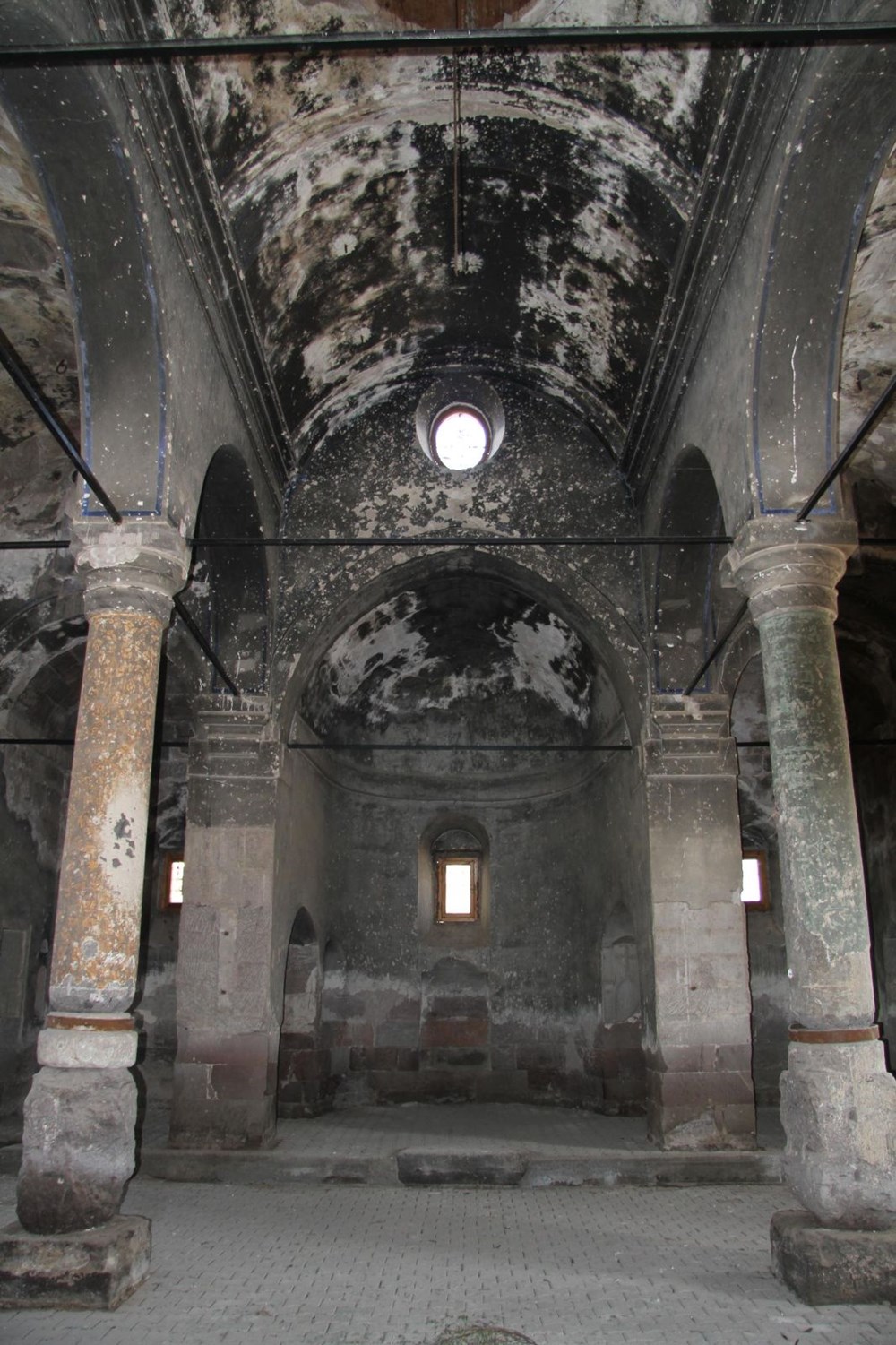 164 yıllık Rum kilisesinde defineci tahribatı - 4