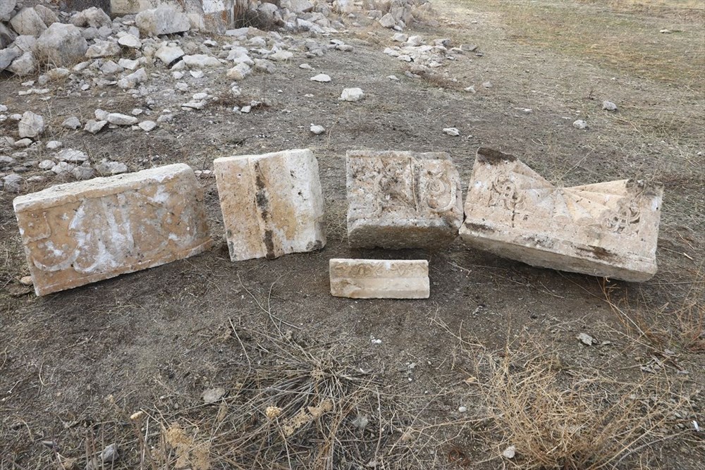 Depremde hasar gören 600 yıllık kümbet restore edilecek - 15