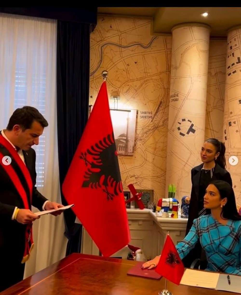 Dua Lipa Arnavutluk vatandaşı oldu - 2