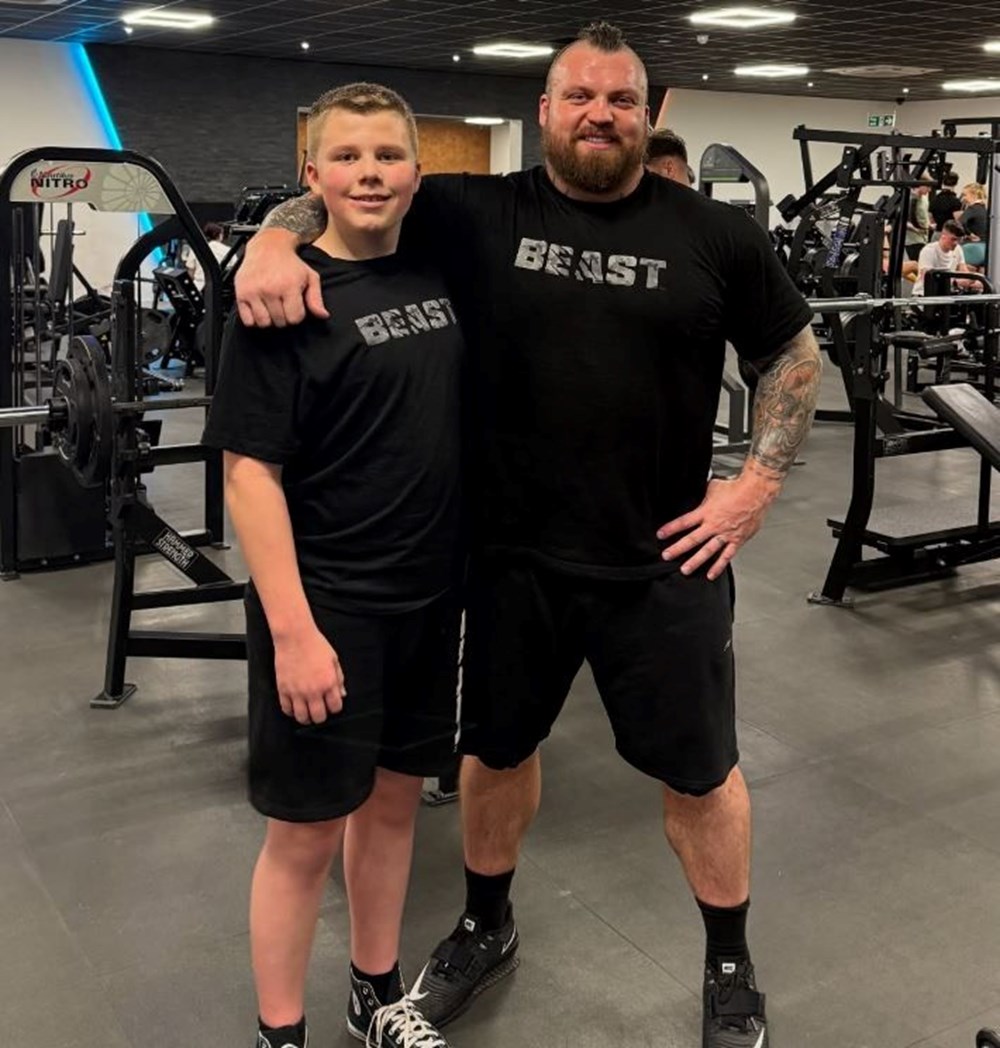 Dünyanın en güçlü adamı: Canavar lakabıyla tanınıyor - 5