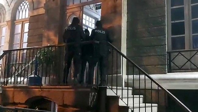 25 yılla aranan cinayet zanlısını İzmir polisi yakaladı