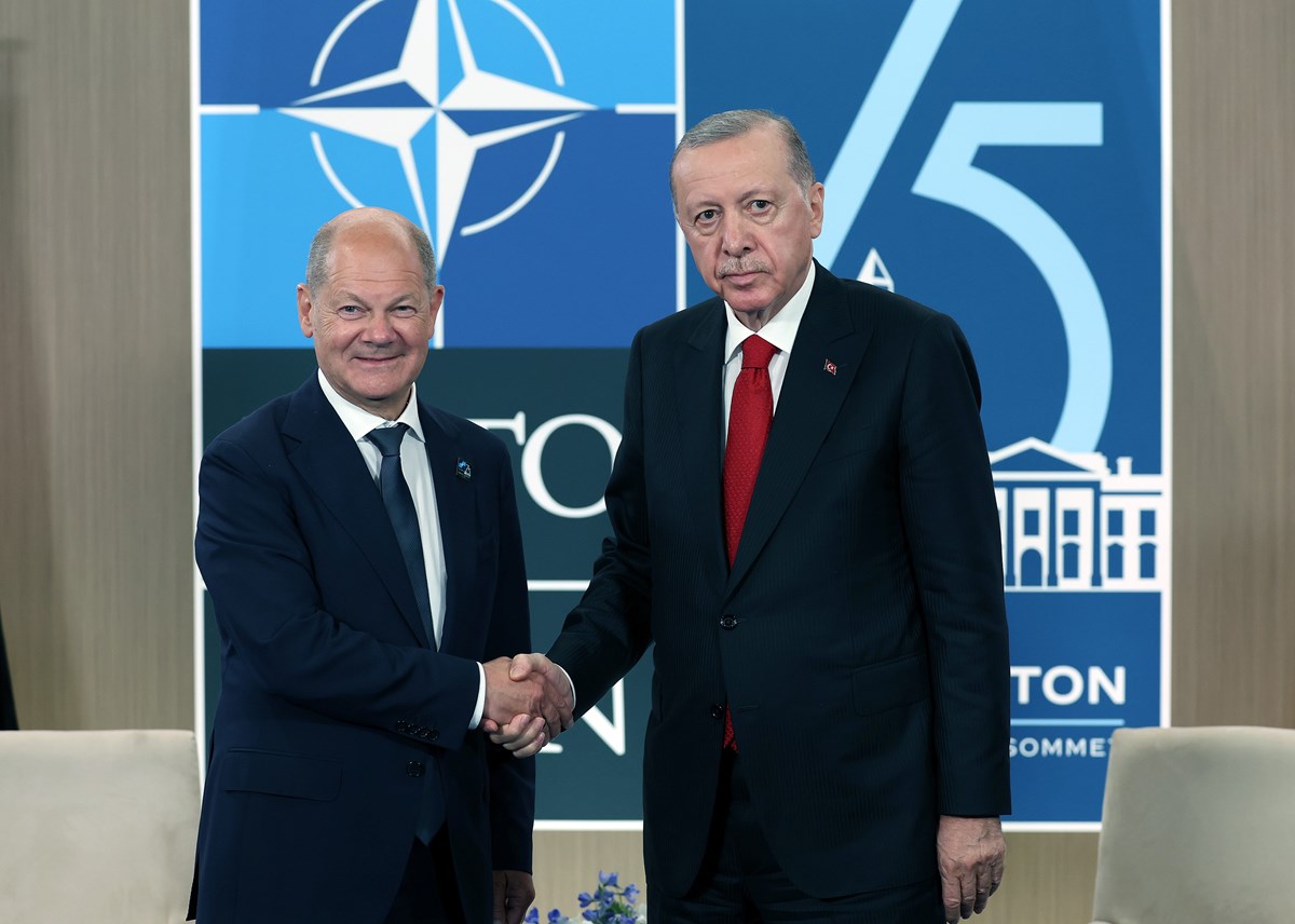 Cumhurbaşkanı Erdoğan NATO Zirvesi'nde: Miçotakis, Meloni ve Scholz ile görüştü